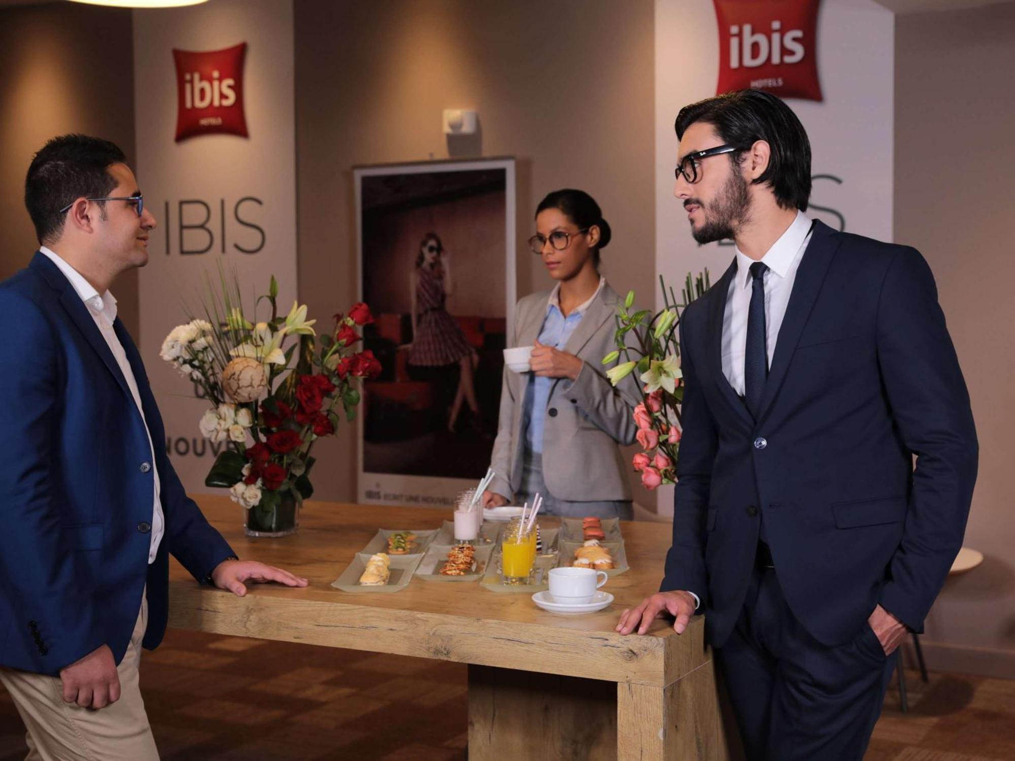 Ibis Casablanca Sidi Maarouf Hotel Bagian luar foto